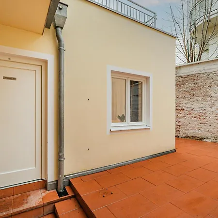 Karlsbad Apartments Exterior photo