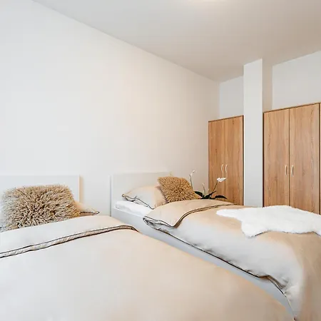 Karlsbad Apartments Exterior photo